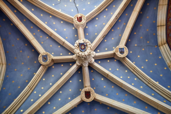 Restauration de la tour Nord-Est du château et de sa chapelle.