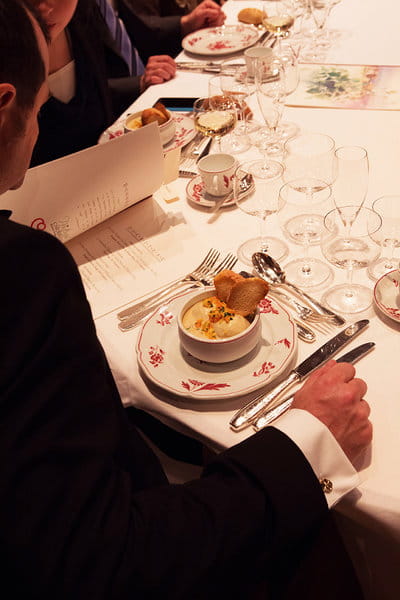 Les Cadets de Bourgogne  chantent leur soutien  aux personnels de santé